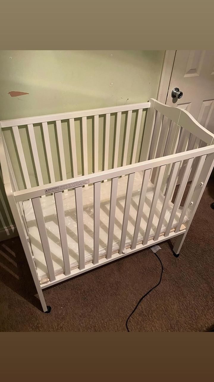 Delta Children Folding Portable Mini Baby Crib with 1.5-inch Mattress - Greenguard Gold Certified, - Image 5