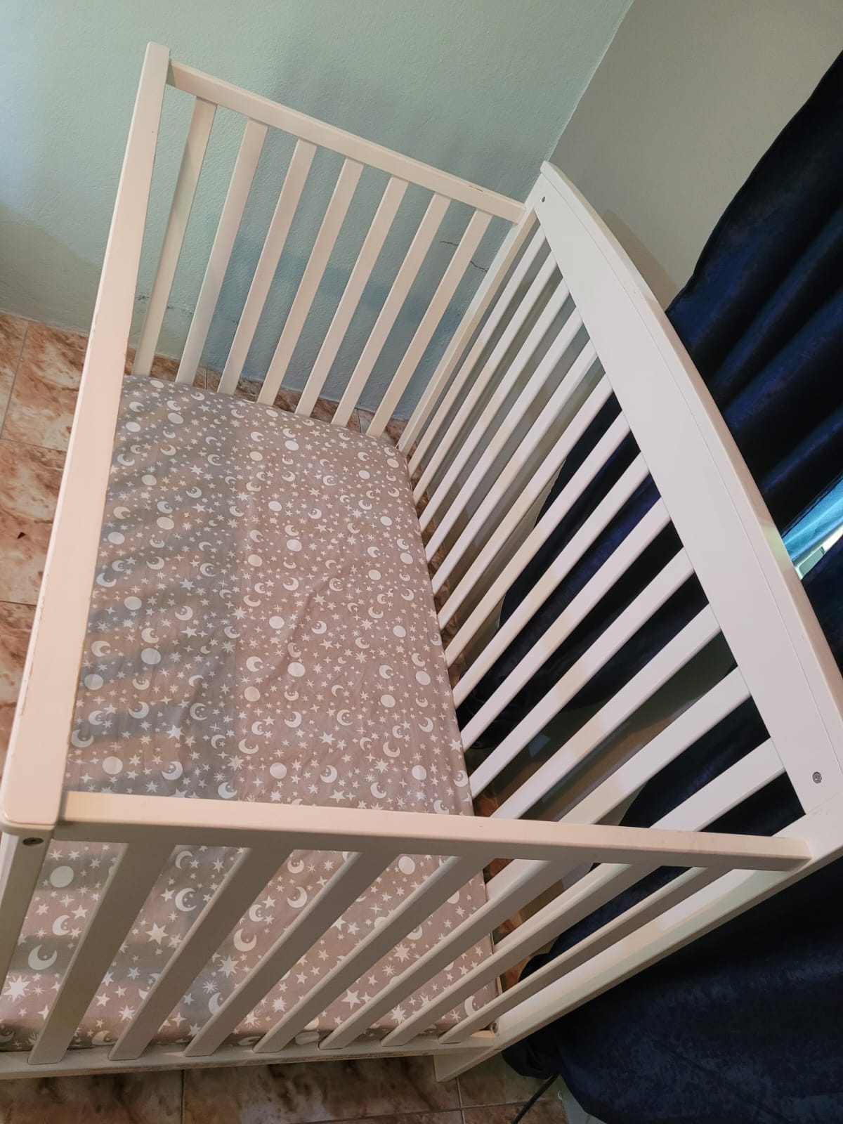 Delta Children Hanover 4-in-1 Convertible Baby Crib with Mattress - Image 2