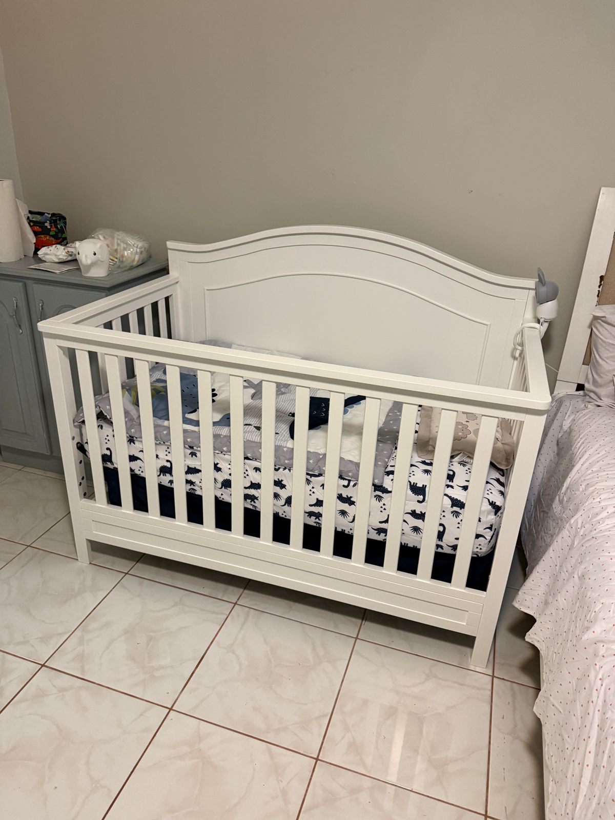 Davinci Charlie 4-in-1 Convertible Crib - Image 2